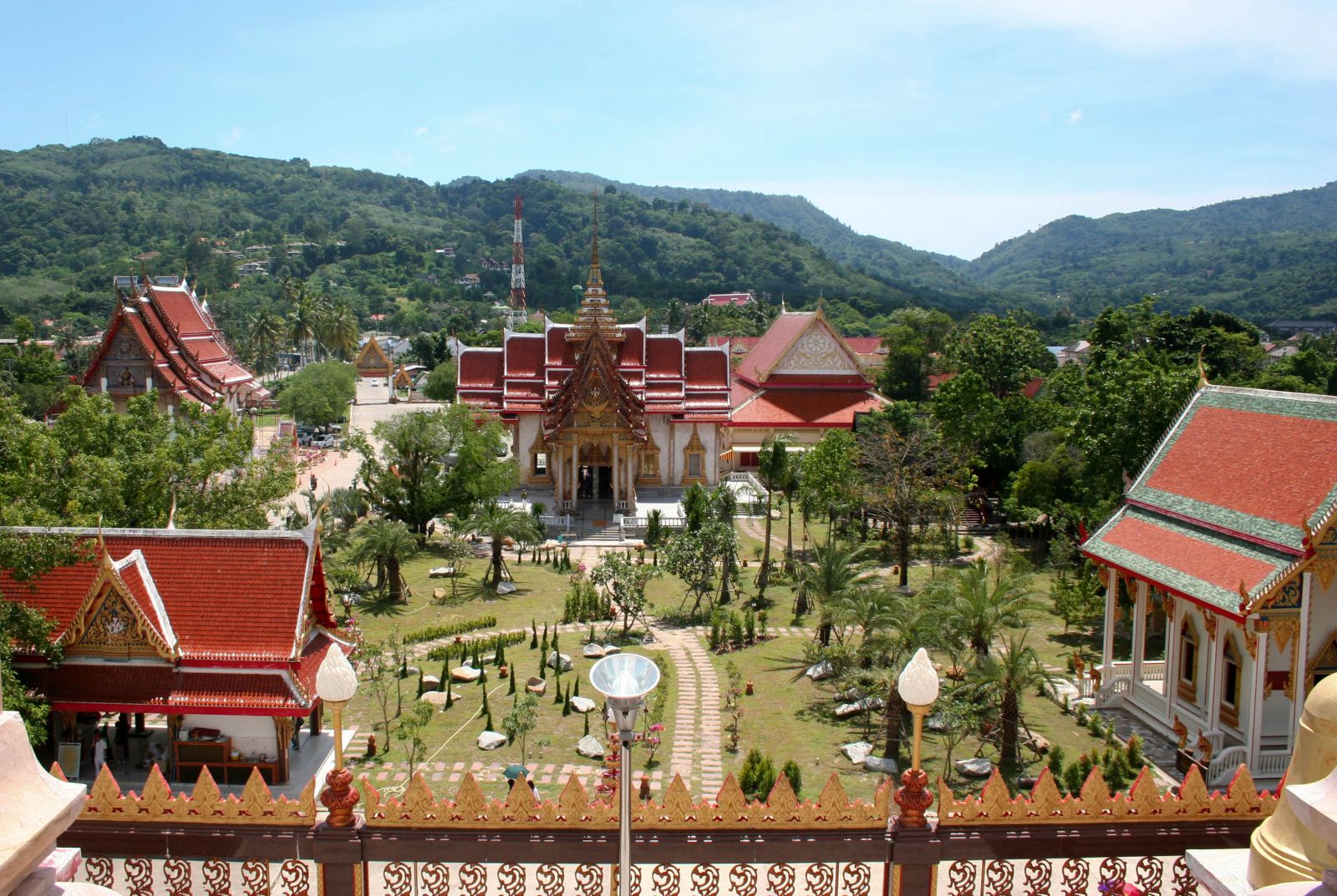 thien-duong-bien-dao-phuket-du-lich-thai-lan-wat-chalong